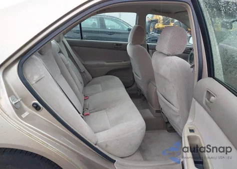 2003 Toyota Camry Le z USA, uszkodzony, nr VIN 4T1BE32K83U123371